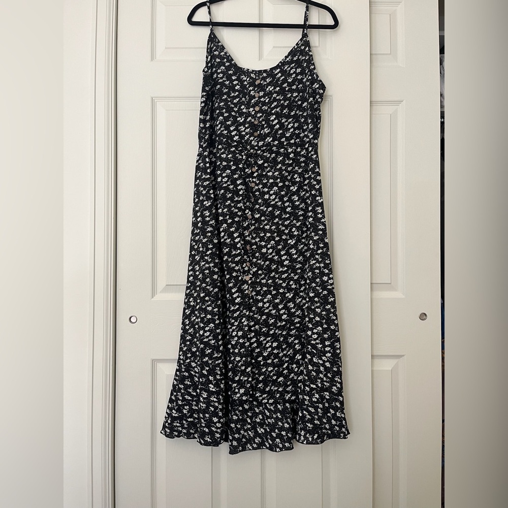Chic Black and White Floral Maxi Dress